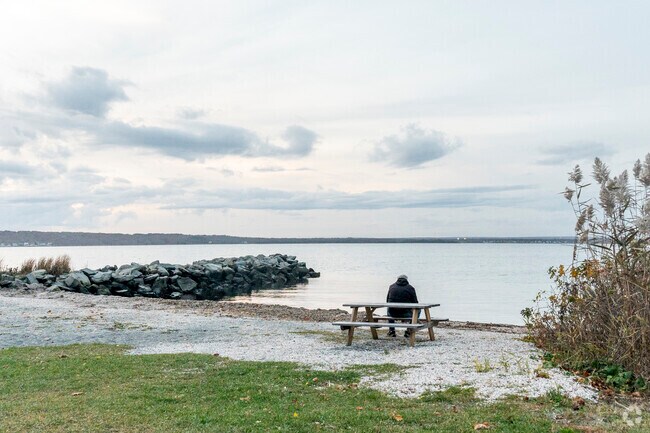 End your day at Sunset Beach in Jamestown Village for westerly views of the Narragansett Bay.