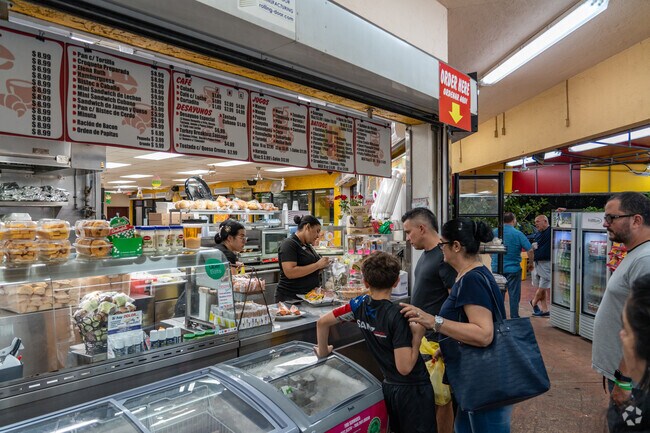 Los Palacios de Los Jugos is a local favorite for fresh juices.