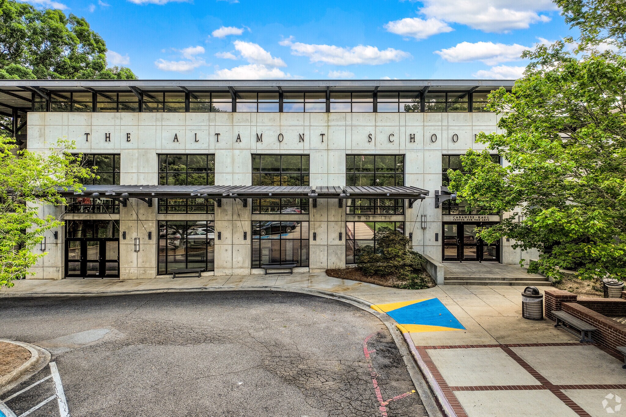 Altamont is a private school where your 5th-12th grade student's can attend in Forest Park.