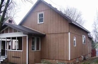 706 W Mulberry St, Bloomington, IL 61701