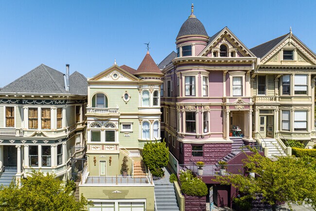 The Alamo Square neighborhood is renown for its marvelous historic homes.