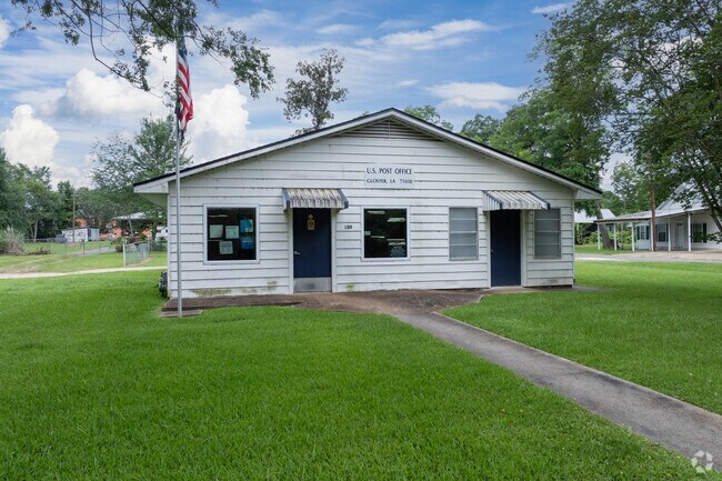 Gloster-Kickapoo’s historic post office stands as a small-town landmark.