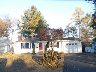 72 Knollwood Rd, West Hartford, CT 06110