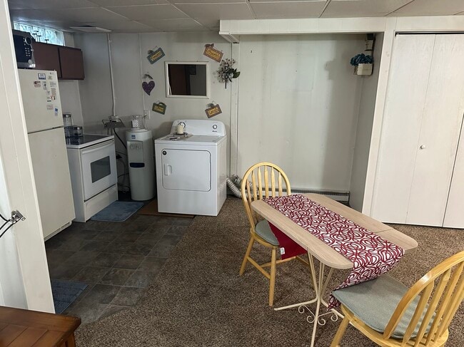 128 Scotts Dr unit Studio, Holland, MI 49424 - photo 3