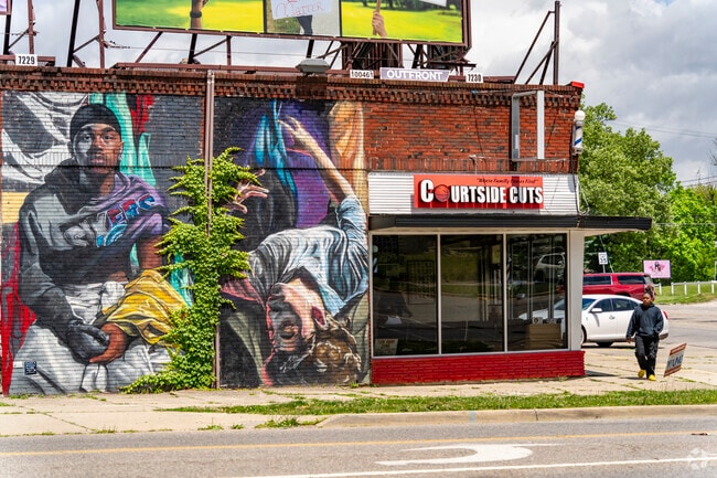 Courtside Cuts services locals from the Ballenger Square neighborhood.