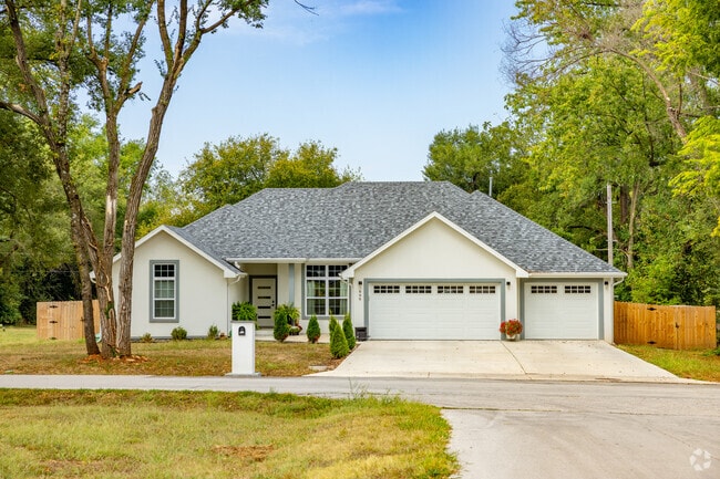 Modern craftsman homes are common in Willard.