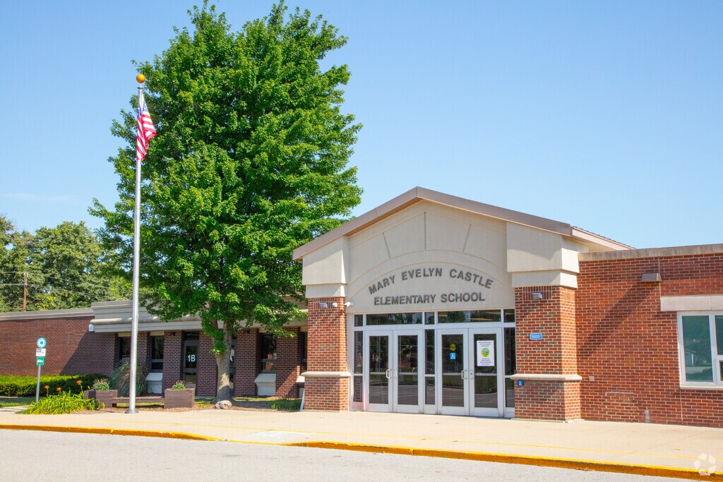 Mary Evelyn Castle Elementary School front entrance in I-69 Fall Creek.