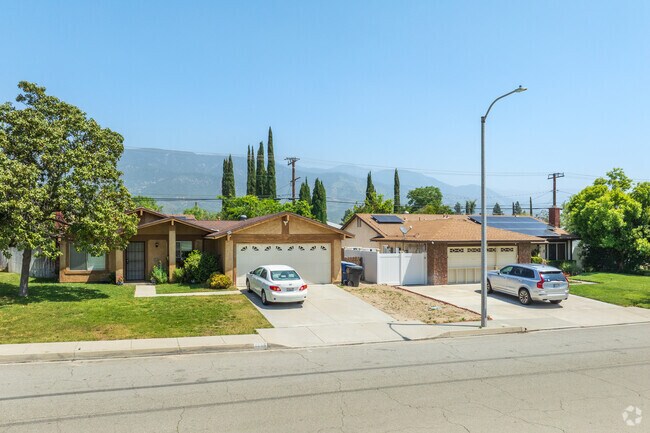 You'll find a mix of ranch-style and craftsman homes throughout the neighborhood of Hudson Park.