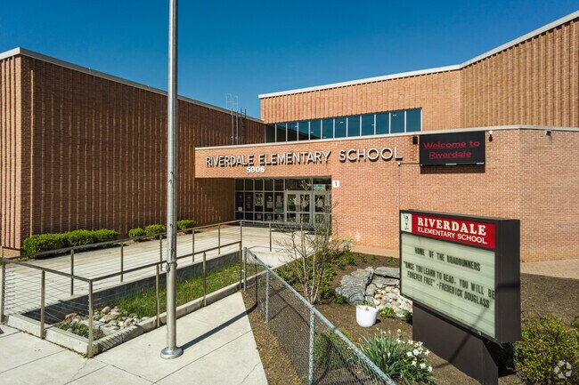 Riverdale Elementary School Entrance