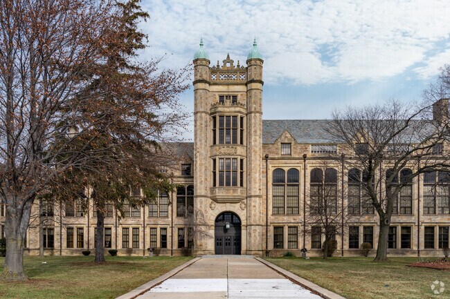 Fordson High School in Colson Ruby has a B rating from Niche.