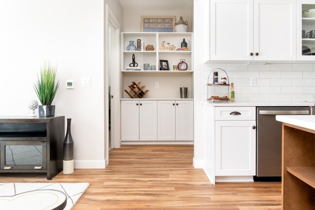 The Chiswick at Dunwood, Fox Point, WI 53217 - photo 2