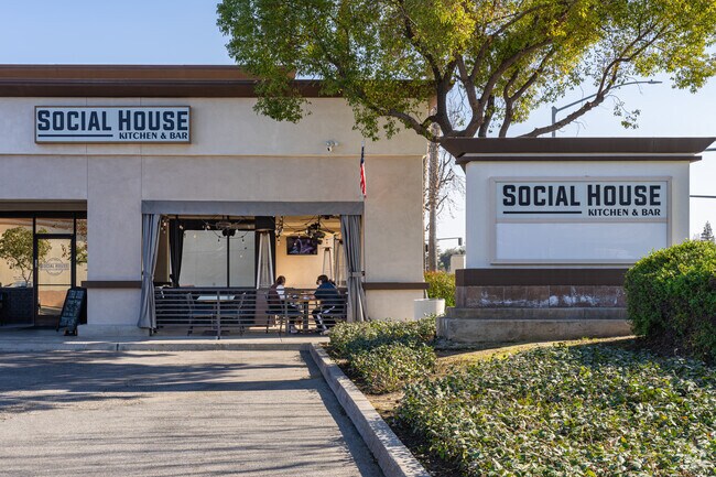 A group of friends from Emerald Estates meet for lunch at the nearby Social House Kitchen & Bar.