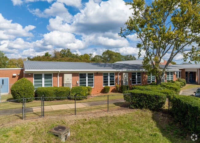 Moore Elementary School has an overall Niche Grade of C.