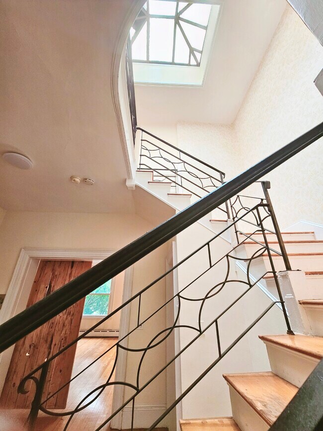 1712 Beacon St Unit 11, Brookline, MA 02445