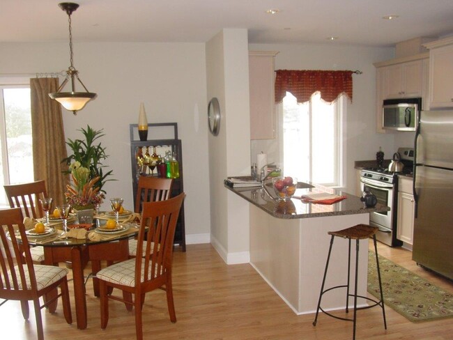 Kitchen & Dining Area