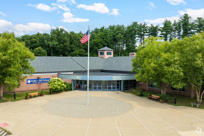 The student-teacher ratio at Kelly Lane is 13:1.