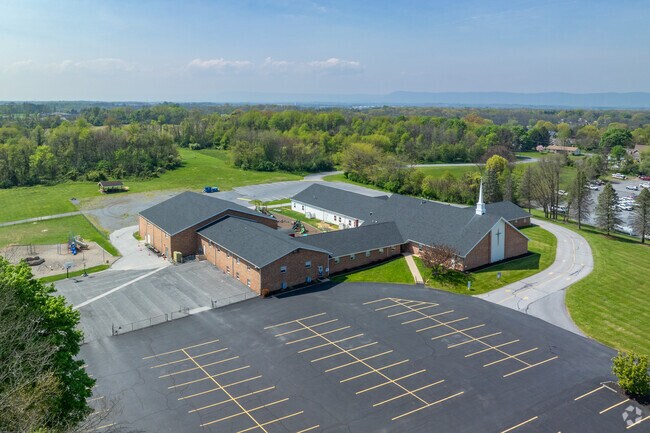 Carlisle Christian Academy has a student-teacher ratio of 7 to 1.