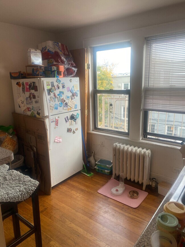 2067 32nd St unit 3 RD FL, Astoria, NY 11105 - photo 5
