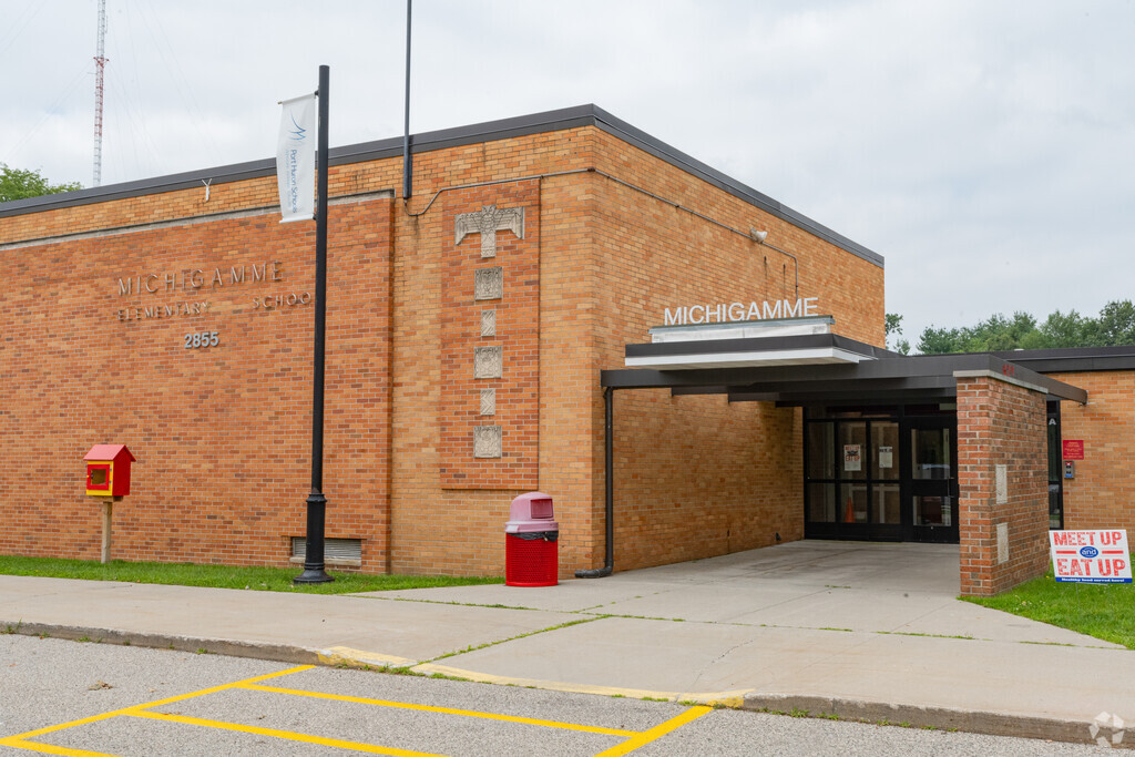 Michigamme Elementary School entrance in St Clair County.