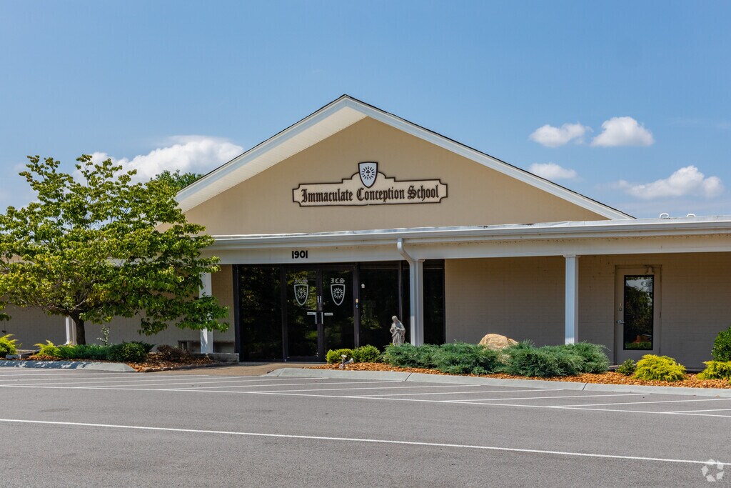 Immaculate Conception School has a student to teacher ratio of 12:1 as of 2024.