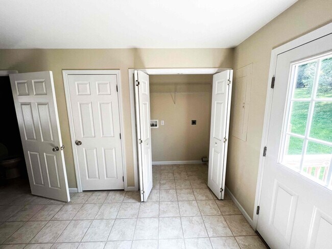 415 Baugh Ln NE unit A, Abingdon, VA 24210 - photo 5