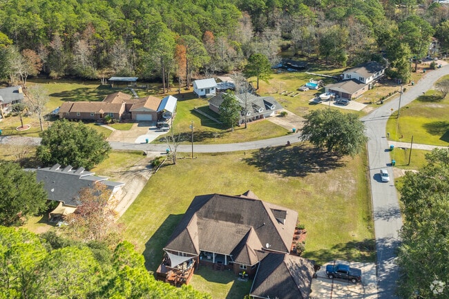Residents of Gautier, Mississippi enjoy large tracts of land.
