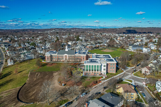 Lowell Elementary School is located in Watertown, MA.
