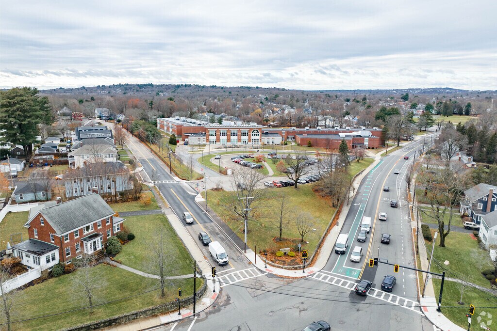 The Charles S. Pierce Middle School is a highly rated, public school located in Milton, MA.