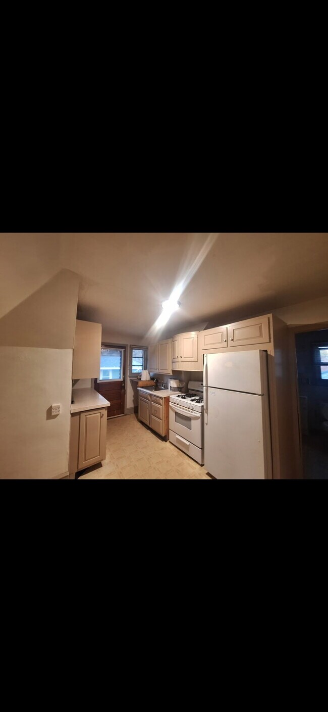 540 Wheeler Ave unit 3rd floor, Scranton, PA 18510 - photo 2