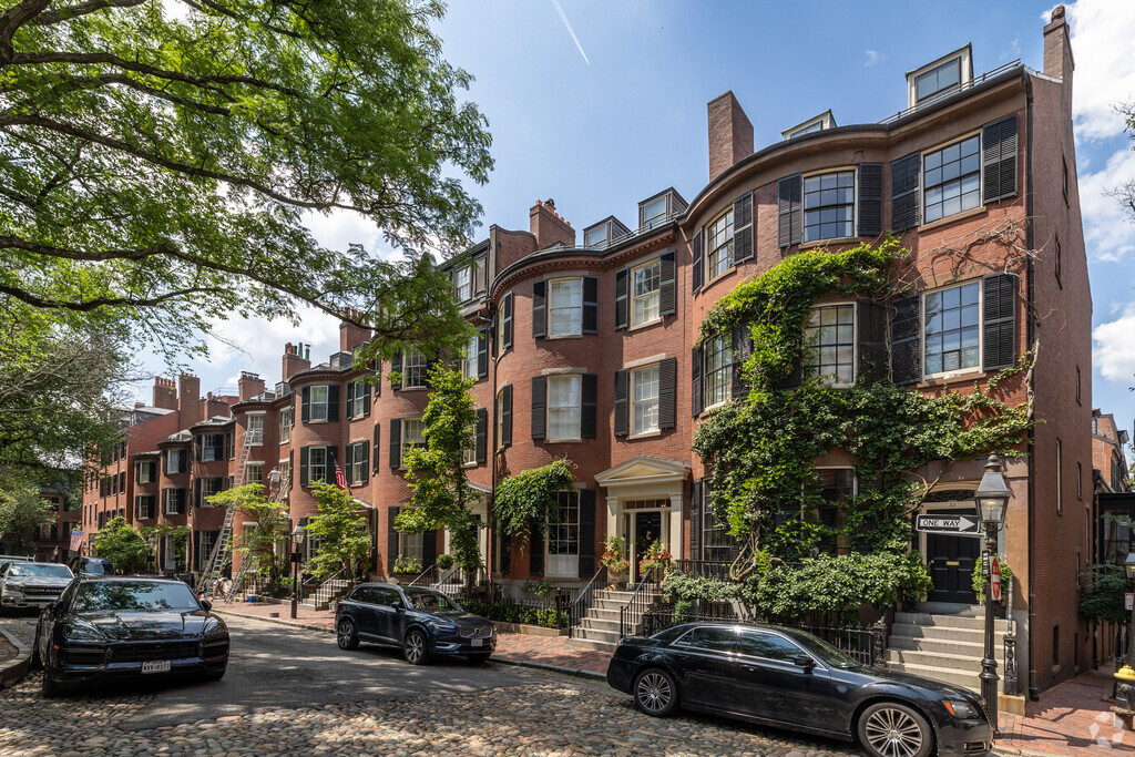 For Sale: A Beacon Hill Townhouse by Historic Louisburg Square