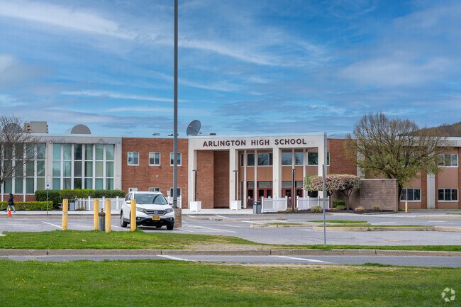 Arlington High School serves students in the Outlying Dutchess County community.