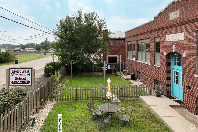 Metro East Montessori School aligns with Illinois state standards.