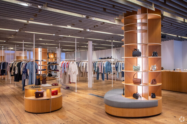 Find designer clothes for men and women, from denim, to streetwear, to high-end fashion in SoHo.