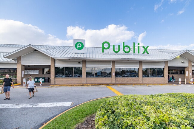 Country Walk residents could shop at Publix in Country Walk Shopping Center for everyday necessities.