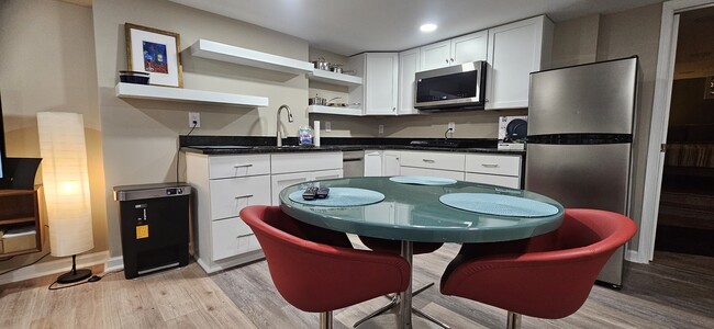 4633 Kernwood Ave unit Basement, Baltimore, MD 21212 - photo 5