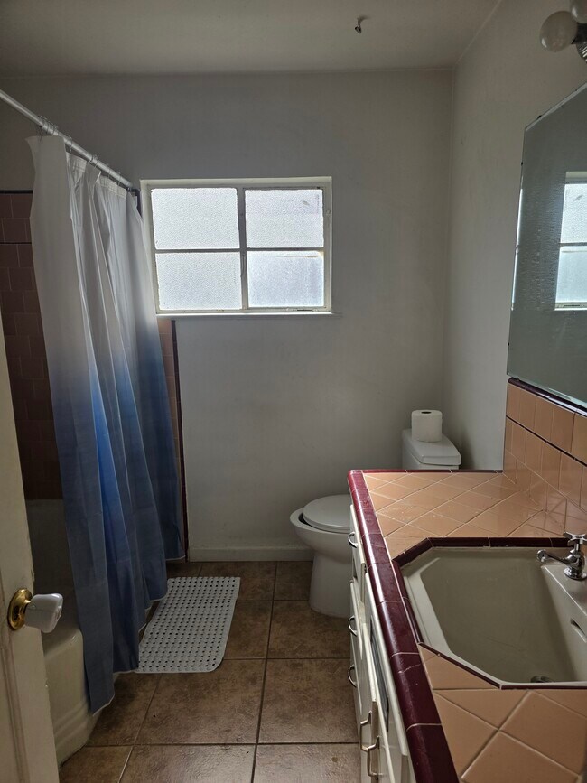 545 W Hedges Ave unit 545, Fresno, CA 93728 - photo 5