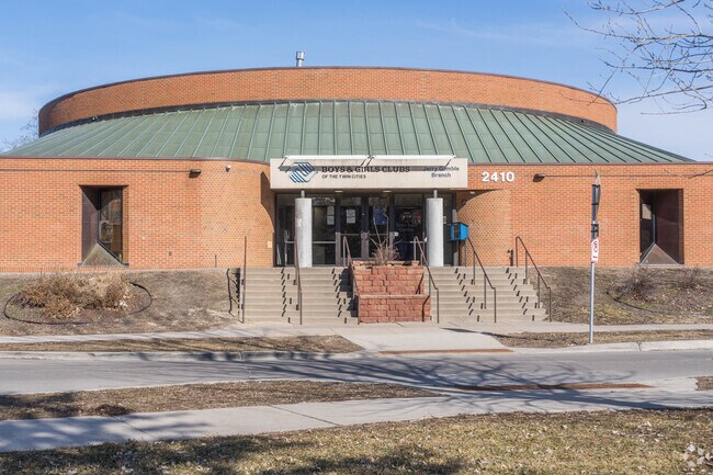 The Jerry Gamble Boys and Girls Club of Minneapolis has a Best Buy Teen Tech Center.