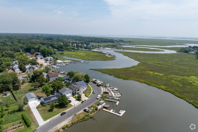 There is a large marsh lifestyle that is offered in the Mount Pleasant neighborhood.
