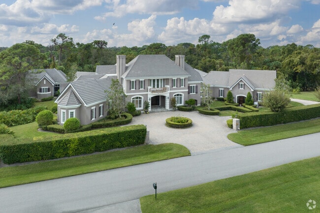 In Palmer Ranch in Sarasota, you can find extravagant estate homes.