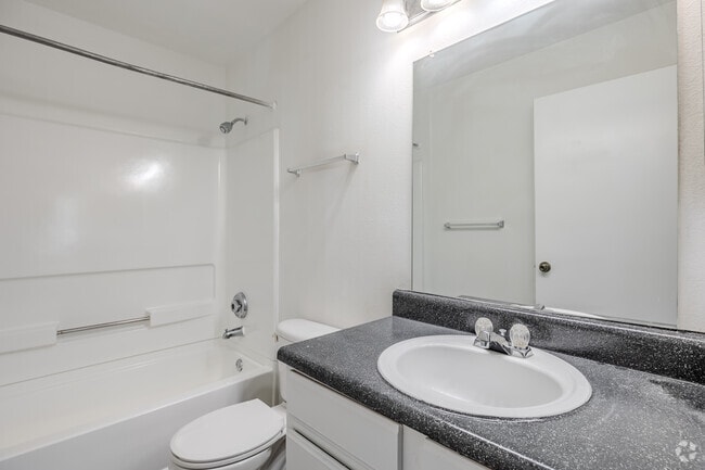 3BR, 2BA - 1344SF - Bathroom