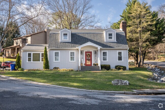 Craftsman homes are scattered throughout Linganore.