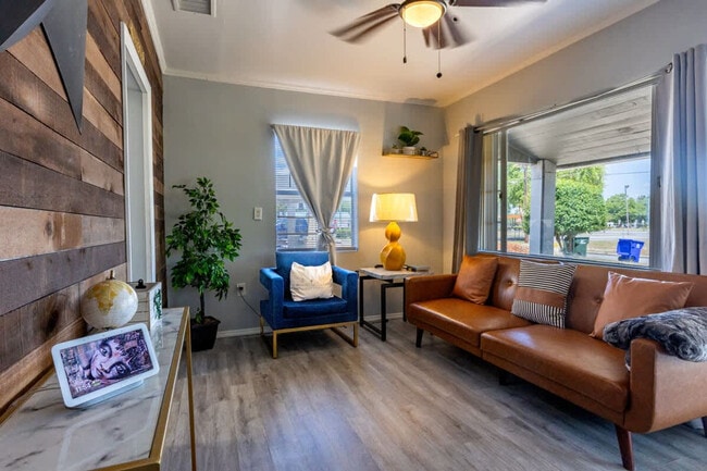 123 Oconee St unit ID1368863P, Lakeland, FL 33805 - photo 2