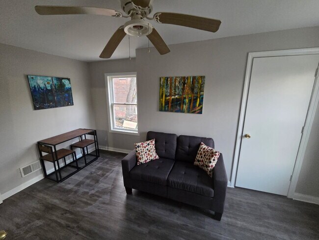 2259 Potomac Ave unit Upper Unit, Pittsburgh, PA 15216 - photo 4