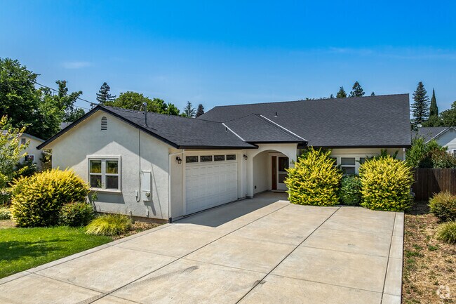 This Modern Traditional home has a composite roof and arched entryway in Biggs.