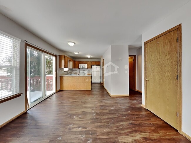 12 W Country Walk Dr, Round Lake Beach, IL 60073 - photo 4