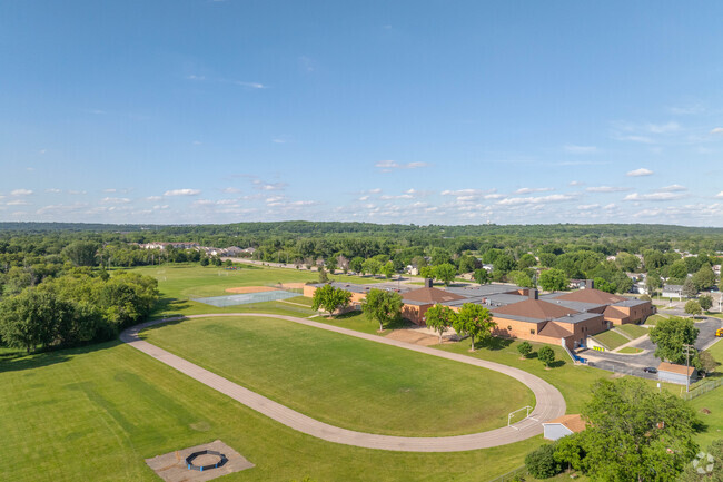 Willow Creek Middle enrolls 46% economically disadvantaged students.