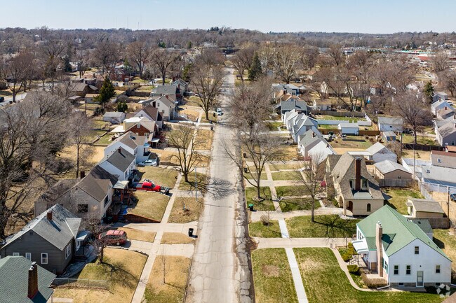 Single-story ranch-styles and bungalows are common in the central part of Florence.
