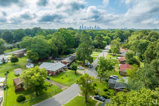 Residents are only a few minutes from Uptown Charlotte living in Thomasboro-Hoskins.