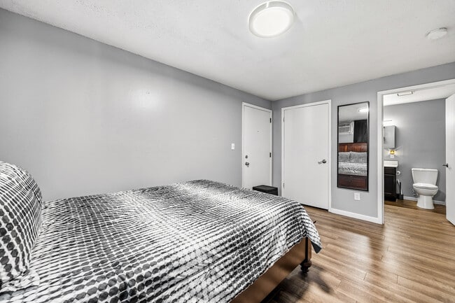 810 Benton Dr, Iowa City, IA 52246 - photo 4