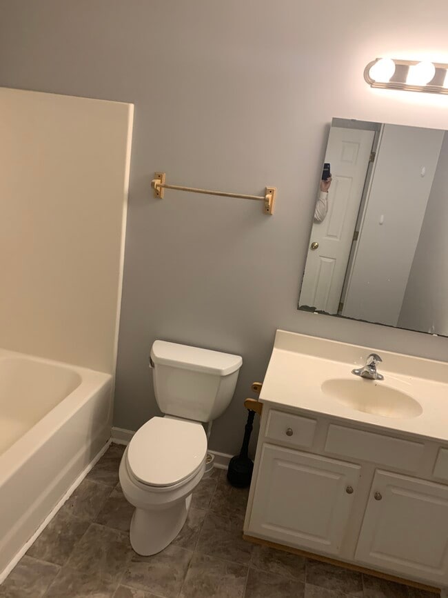 Full bath up staires